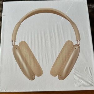 Max with Smart Case Beige Over-Ear Headphones